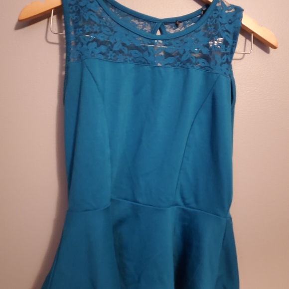 LOT OF 2 - U2B Red/Blue Shirt - Size M (read description) - Picture 7 of 12